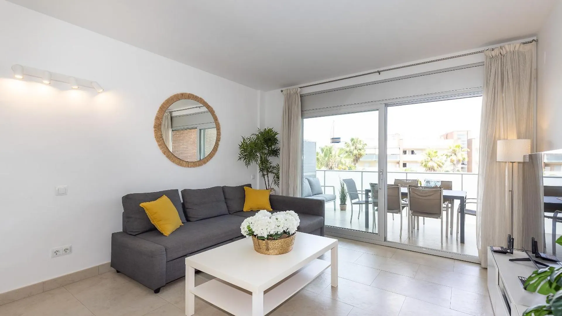 Uhc Spa Aqquaria Family Complex Salou Appartement